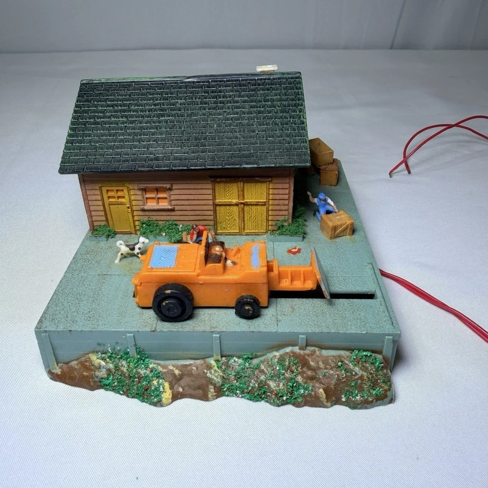 Vintage Tyco HO Model RR WHAREHOUSE with OPERATING FORKLIFT‎ - WORKS